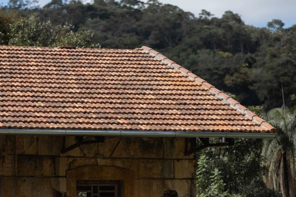 Patrimônio em reconstrução: Estação de Engenheiro Corrêa ganha reforço estrutural e telhado